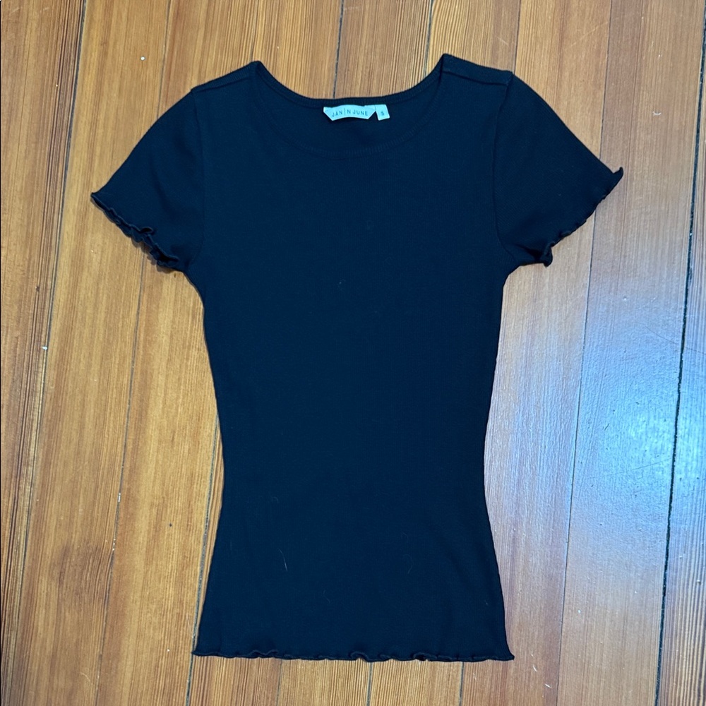 JANN June Black Short Sleeve Tee